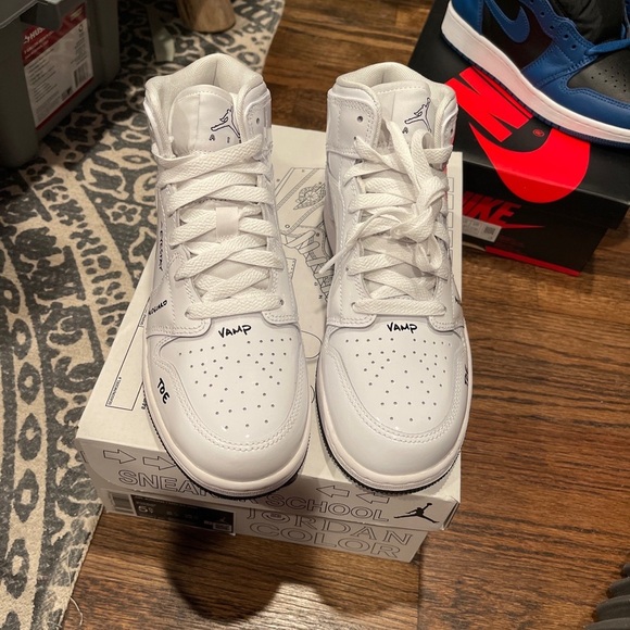 Nike air Jordan size 5.5 youth 7 women’s NIB - Picture 3 of 5